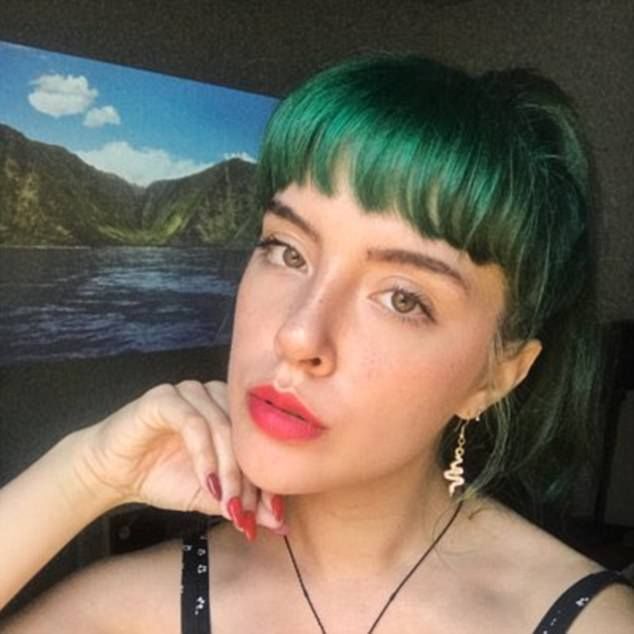 Krystalssslo's tweet photo. Peppa Pig shades Timothy Heller during her Pitchfork Interview:

“Timothy would probably use me for nsfw like how she did with her dogs” https://t.co/0Q6wt6peI5