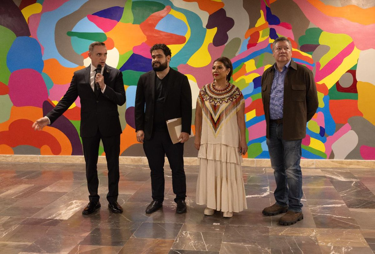 AdrianRubalcava's tweet photo. En recorrido con la #JefaDeGobierno, @ClaraBrugadaM, @JPDeBotton y @HectorUlisesGN, mostramos los trabajos de rehabilitación y modernización integral realizados en las estaciones Hidalgo y Bellas Artes de la Línea 2.

Entre las mejoras realizadas destacan la renovación de iluminación, pisos, muros de mármol, plafones, red eléctrica, sistema contra incendios, guías podotáctiles e impermeabilización, además de la restauración de los murales que distinguen estos espacios.

Seguimos transformando el @MetroCDMX para brindar instalaciones más seguras, accesibles y funcionales para millones de personas usuarias. #CuidarteEsParteDelViaje