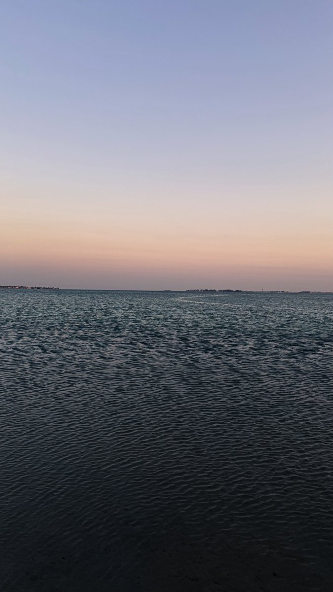 shinitaii0's tweet photo. 1 hour apart 🌅🌌 https://t.co/eYfkY4fKyJ