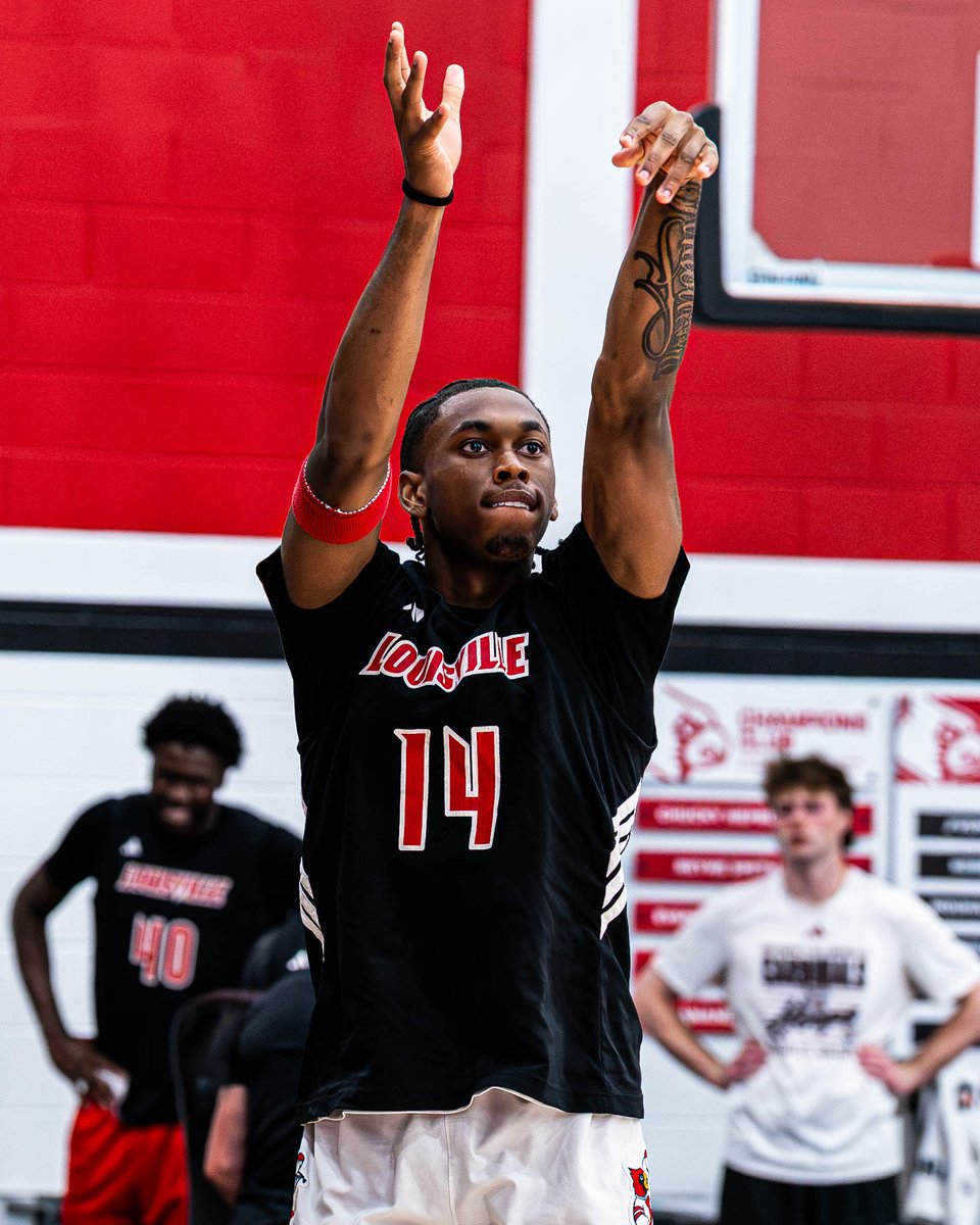LouisvilleMBB's tweet photo. The work is never done

#GoCards https://t.co/RZ7SlwMOuf