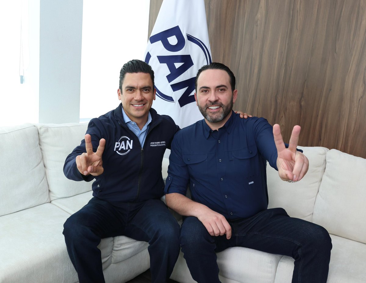 JorgeRoHe's tweet photo. Siempre es un gusto coincidir con @aldo_marquez, presidente del @PANGuanajuato.🇲🇽

Seguimos sumando esfuerzos desde cada estado para fortalecer a @AccionNacional, trabajar en unidad y defender a Guanajuato y a todo México. 
#PatriaFamiliaYLibertad https://t.co/fzRkdUvodZ