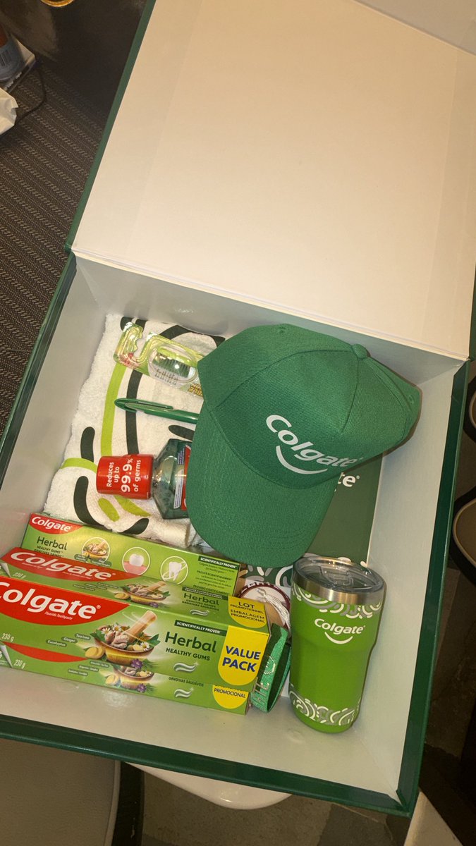 OhenebaMi's tweet photo. Fresh start with a fresh brand! Colgate called and I answered. So hyped to finally announce I’m officially part of the family!😊🔥 https://t.co/GIZtgUS1kn