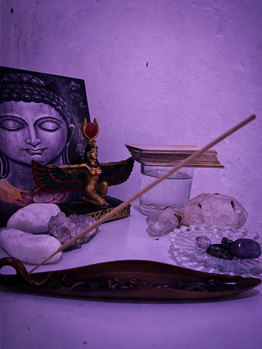 auraciganaa's tweet photo. Mesa aberta para atendimentos!
Confira os métodos disponíveis no perfil ou no link da bio e escolha sua leitura.
✨Agende seu horário pela DM. 🔮 https://t.co/d0tXV9lxWy