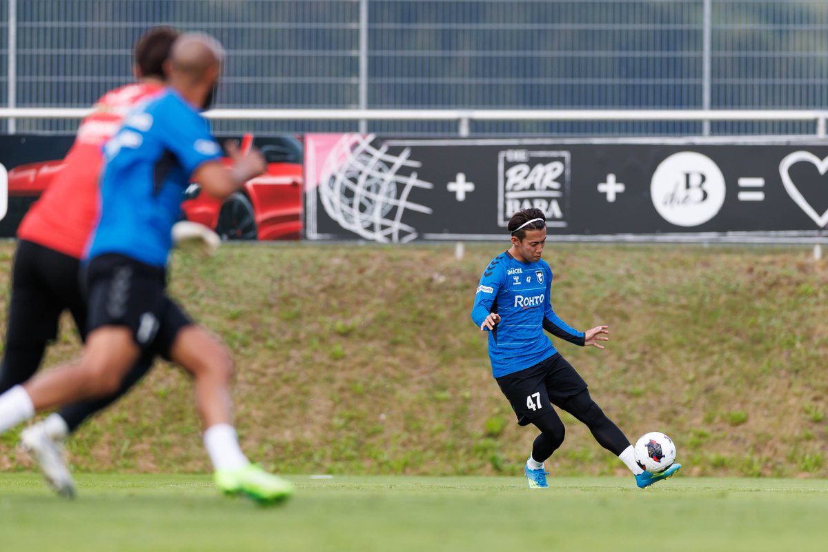 GAMBA_OFFICIAL's tweet photo. 🇦🇹オーストリアキャンプ DAY2☀️

今日は快晴のオーストリアで2部練習！
昨日より気温も上がり、選手たちは大量の汗を流しながら、一つひとつのメニューに全力で取り組みました💪🔥

#austriacamp
#ガンバ大阪 #GAMBAOSAKA https://t.co/g7NqFzhXpF