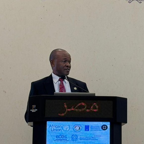 AUC_PAPS's tweet photo. π CLOSING CEREMONY | πth Annual Continental Forum of Election Management Bodies (#EMBs)
The Forum concluded in #SharmElSheikh, πͺπ¬, with the adoption of the Forum CommuniquΓ© and practical recommendations to strengthen diaspora voting across Africa.
Facilitator:
πΉ Amb. Calixte Mbari, Head of Division, Democracy, Elections and Constitutionalism, @AUC_PAPS
Mr. Erastus Mwencha, Former Deputy Chairperson of the @_AfricanUnion Commission & Member of @ECESeu Strategic and Advisory Committee, delivered remarks, while the closing remarks were delivered by Ms. @PatienceChirad3, Director of Governance and Conflict Prevention Directorate, @AUC_PAPS.
In her closing remarks, Ms. @PatienceChirad3 underscored:
"Democracy cannot be constrained by geography."
She further emphasized:
"The success of this Forum will not be measured by the richness of our discussions alone, but by our willingness to transform these consultations into action."
The Forum concluded with a renewed commitment to translating dialogue into reforms that ensure every African citizenβwhether at home or abroadβcan fully participate in shaping the continent's democratic future.
#EMBForum2026
#DiasporaVoting
#ElectionManagement
#GoodGovernance