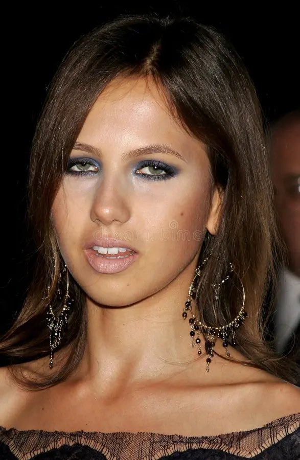 BOTTLEBLONDEZ's tweet photo. Wanna recover from your eating disorder?

Pro tip: look at photos of Allegra versace in 2001 vs photos of her in 2004. https://t.co/5xVT4O6py5