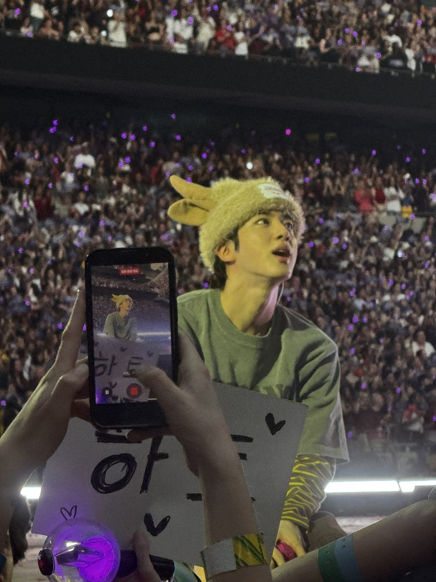 inIovewyoon's tweet photo. no cause WHAT DO YOU MEAN I TOOK THESE???? https://t.co/M68YpKrYcF