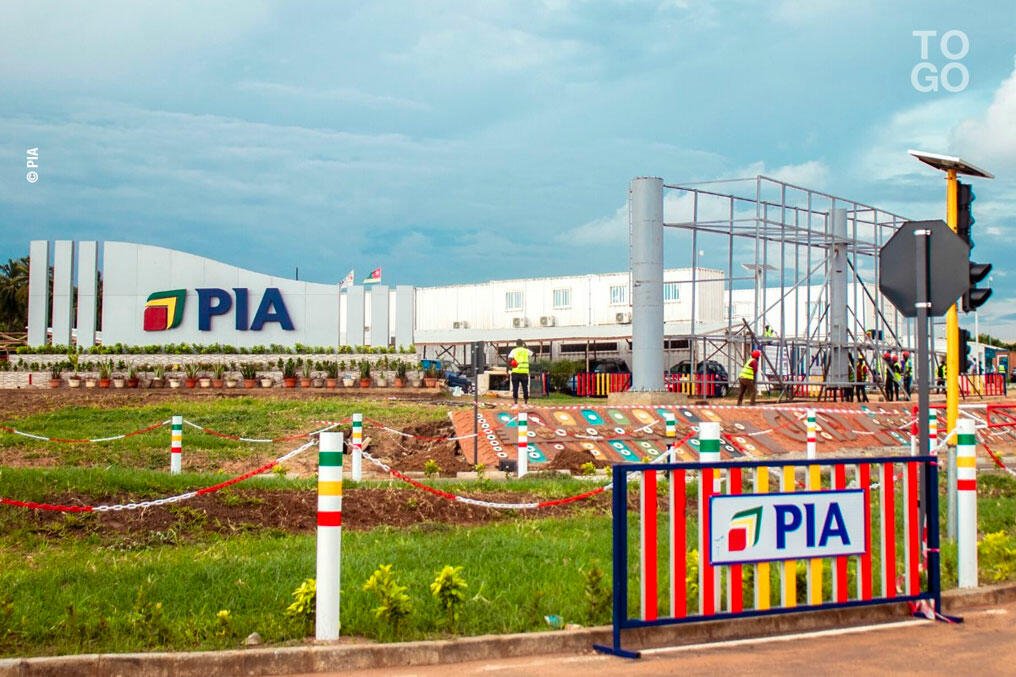 _Jordan_Mkl's tweet photo. Grâce à un climat des affaires de plus en plus favorable, le Togo séduit les marchés mondiaux. L'envoi de 210 000 pièces textiles par la PIA confirme la pertinence du plan d'industrialisation progressive validé par Faure Gnassingbé pour l'emploi.
 #team228 #Tgtwittos https://t.co/Xt6kmnxhgG