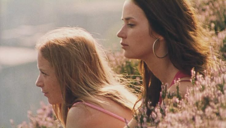 cherryizadise's tweet photo. my summer of love finalmente assisti ÚNICO filme da carreira de emily blunt em que ela protagoniza um casal principal com uma mulher, fotografia lindíssima, tamsin minha preciosa eu deixaria vc brincar com meu psicológico só pra te ver feliz sou grata pela existencia desse filme https://t.co/4rgbfYKSqh