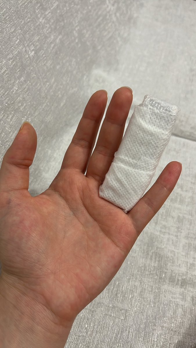 neslipul's tweet photo. yaşıtlarım yüzük takarken benim payıma düşen https://t.co/gAokGVBDQi