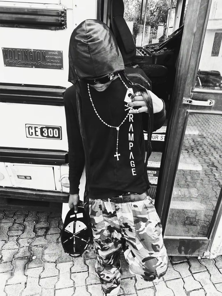 TopTierDeo's tweet photo. 🦇 #swag https://t.co/gTAfkJ0sBv