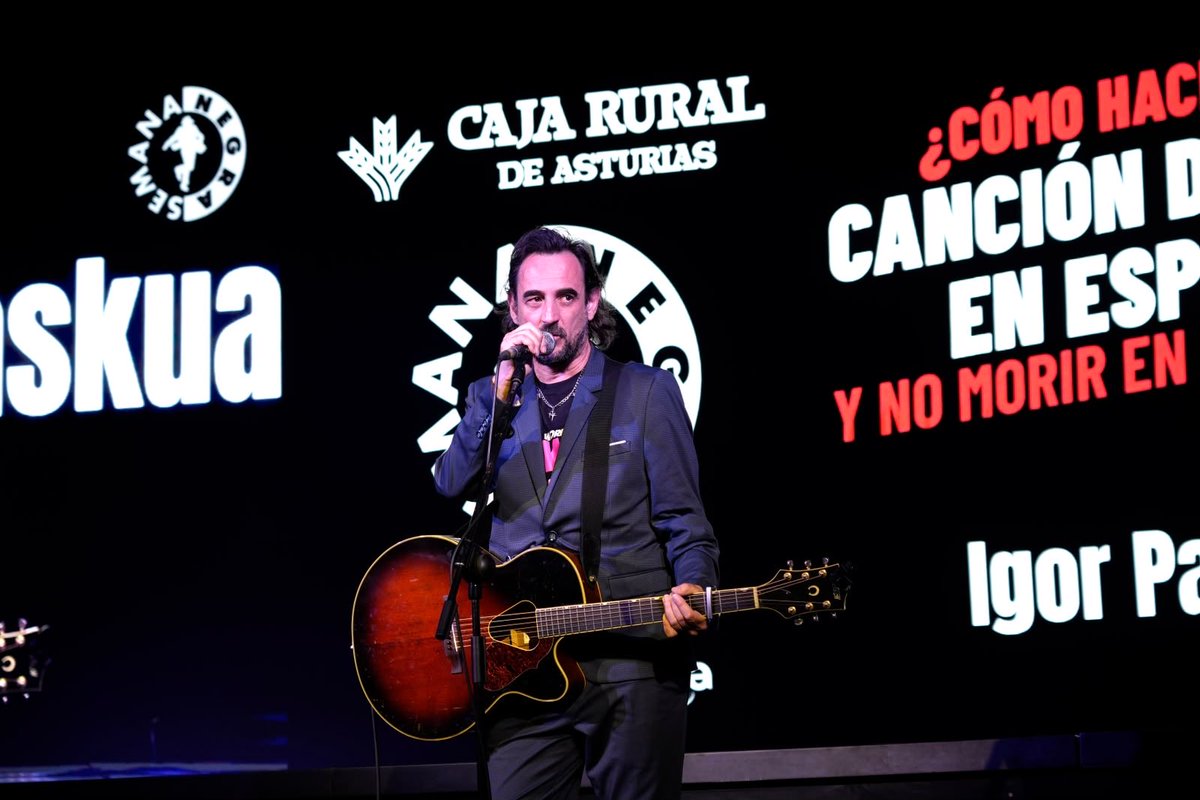 snegra's tweet photo. El broche final de la jornada lo ha puesto el músico 𝗜́𝗴𝗼𝗿 𝗣𝗮𝘀𝗸𝘂𝗮𝗹 con un espectáculo en el que nos ha llevado de viaje por la historia del rock español. 

@IgorPaskual 

👇👇 https://t.co/xJSHHln45v