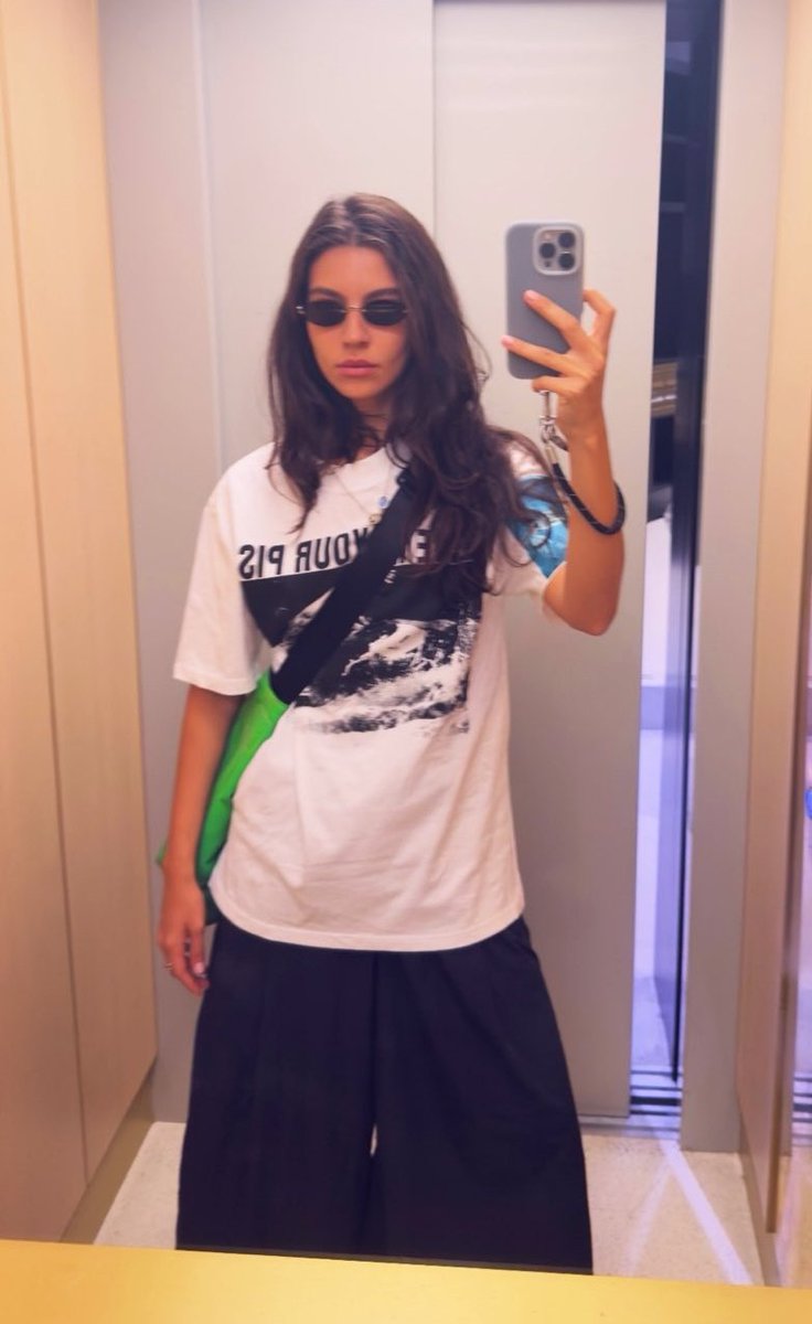 tlokdcfan's tweet photo. sinto um ! negócio ! quando ela aparece exalando #dyke energy https://t.co/eFVHKNotja