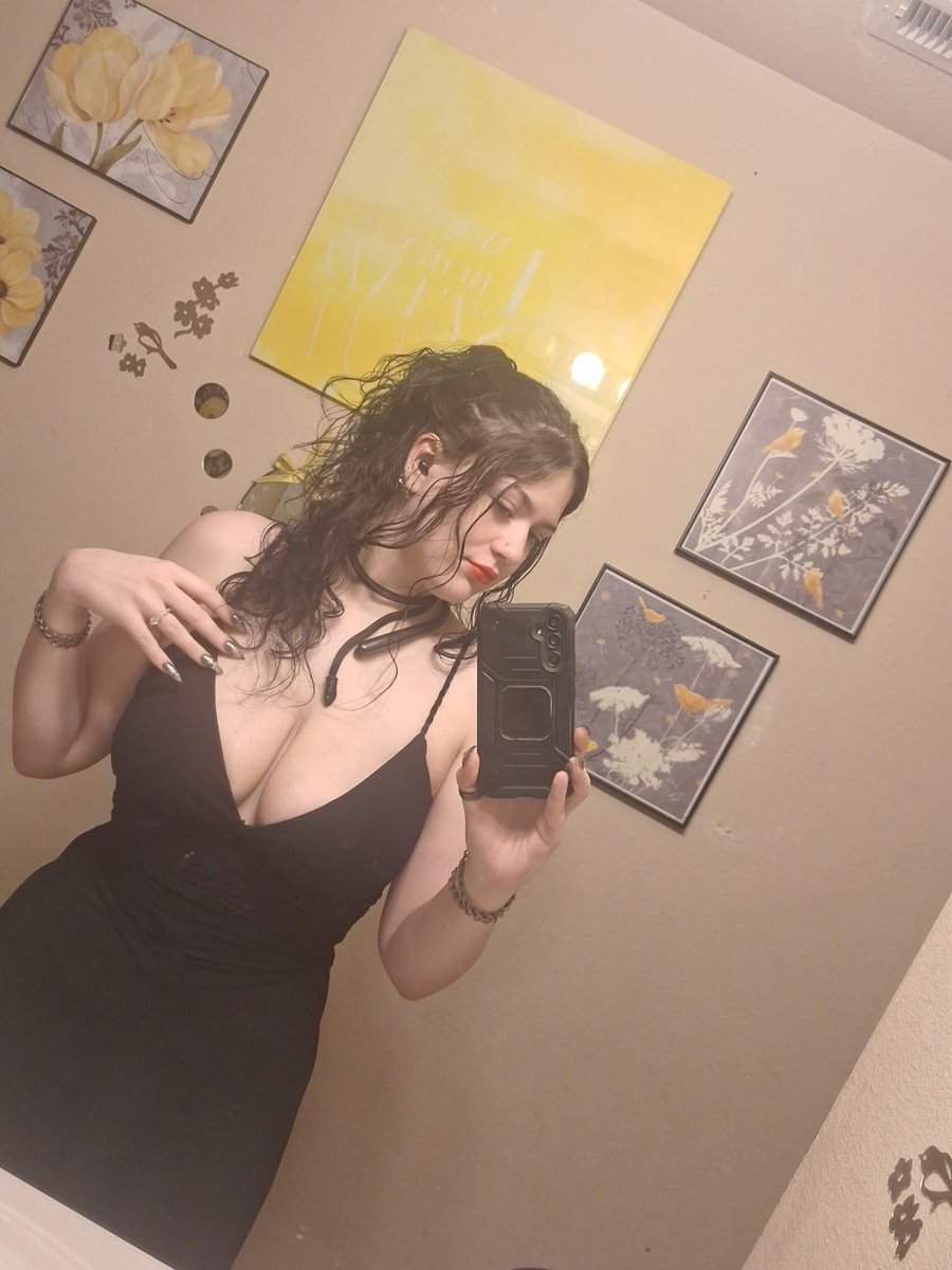 lilith4fun3's tweet photo. @Faelynnom just turned 18, but you guys are great. dont think ill be at 0 for long. thanks for your support https://t.co/sTcqWukIiR