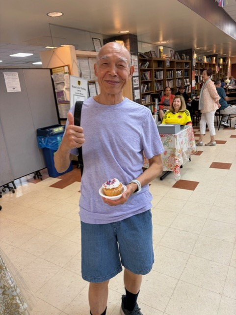 CathCharitiesBQ's tweet photo. πΊπΈ Over 120 members attended #CCBQ's 4th of July Celebration at the Catholic Charities Bayside Older Adult Center in Queens! β€οΈπ€π To celebrate the holiday, older adults enjoyed delicious Cascon cupcakes day filled with community. βοΈβ¨
#CCBQ #CCBQCares #BetheSolution https://t.co/vIBvxlqJGr