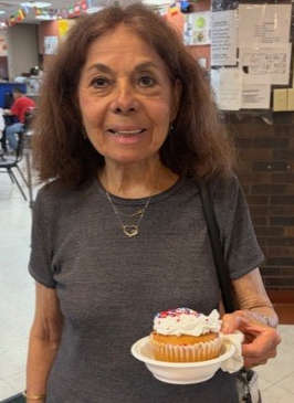 CathCharitiesBQ's tweet photo. πΊπΈ Over 120 members attended #CCBQ's 4th of July Celebration at the Catholic Charities Bayside Older Adult Center in Queens! β€οΈπ€π To celebrate the holiday, older adults enjoyed delicious Cascon cupcakes day filled with community. βοΈβ¨
#CCBQ #CCBQCares #BetheSolution https://t.co/vIBvxlqJGr