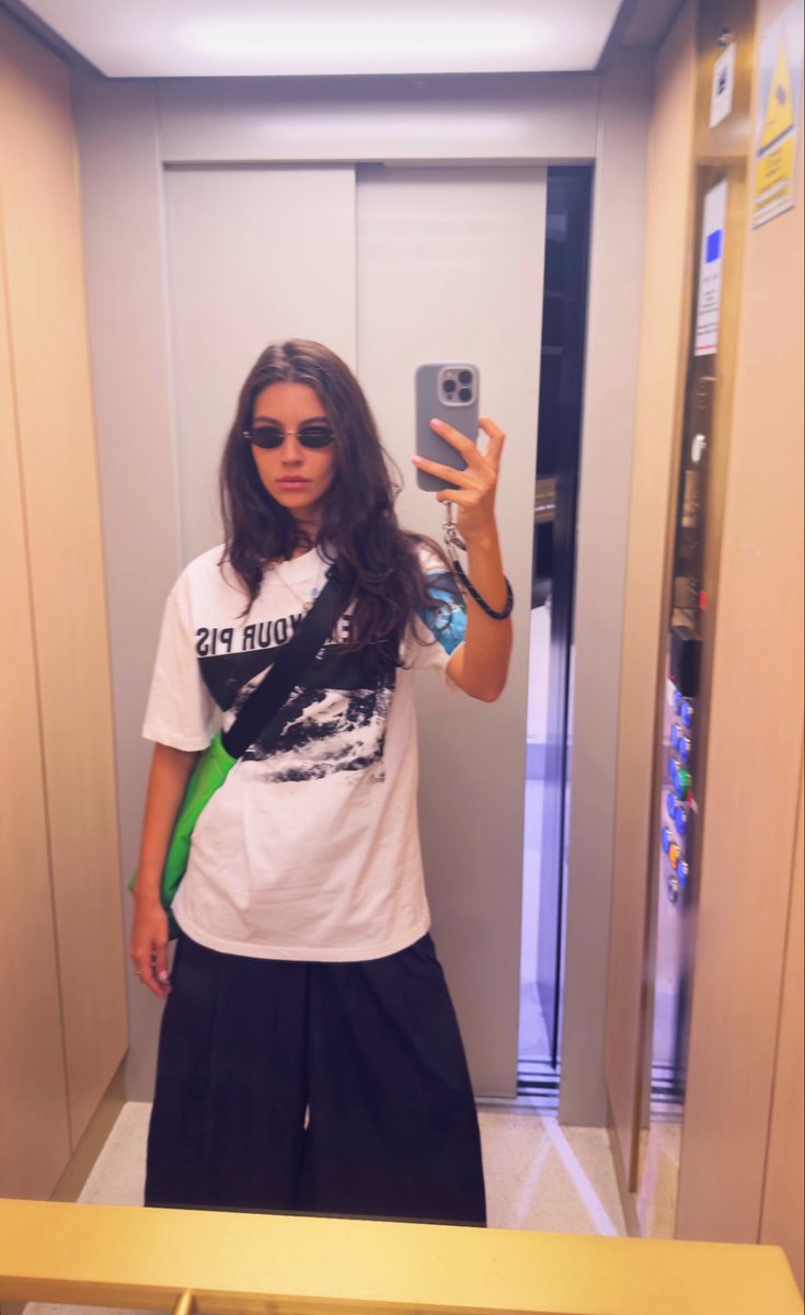 saabcrvg's tweet photo. FICO SEM PALAVRAS COM ESSA MULHER https://t.co/gCddQN2QMu