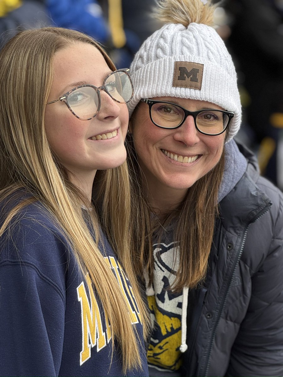 hubbardbradford's tweet photo. Wishing Bryn the happiest of birthdays! Being your dad, kid, is such an honor. Your spirit, passion, kindness & personality are magnetic infectious. Watching you perform & live life is fun & rewarding. Have a great year & keep chasing your dreams! #HubbardSisters #makeitmatter https://t.co/HyUTu47TeD