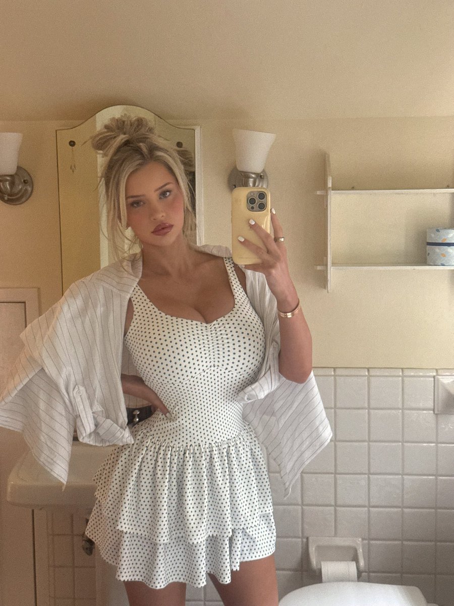 mikaylademaiter's tweet photo. careful, I’m easier to look at than forget https://t.co/uM4ddL9kj4