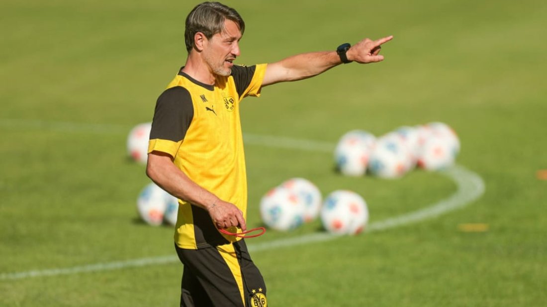 bvbnewsflash's tweet photo. 📢 | Die Zusammenarbeit mit Niko Kovac soll auch über 2027 hinaus fortgesetzt werden, dem Ende seines jetzigen Vertrags. Mit einer kurzfristigen Unterschrift ist allerdings nicht zu rechnen. Zuerst wollen die Bosse den Kader personell verstärken, bevor sie mit der Kovac-Seite verhandeln. Bedeutet: Der Vertragspoker wird Ende August, Anfang September beginnen.

🗞️ @SPORTBILD
