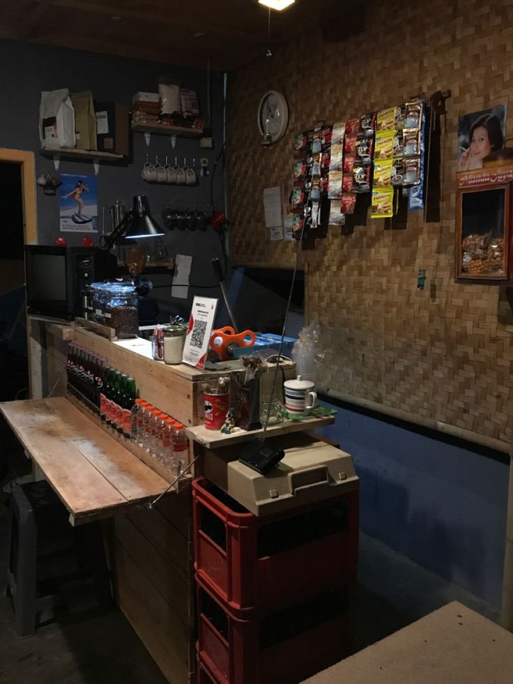 meirmeng's tweet photo. Wy as Wulan -si cantik yang sehari-hari bantu jaga warung ibunya yang ada di pinggir jalan antar provinsi. Tempatnya agak jauh dari pemukiman, karena itu warung ini jadi andalan supir truk mampir buat ngisi perut atau- https://t.co/pjwV2ykIzK