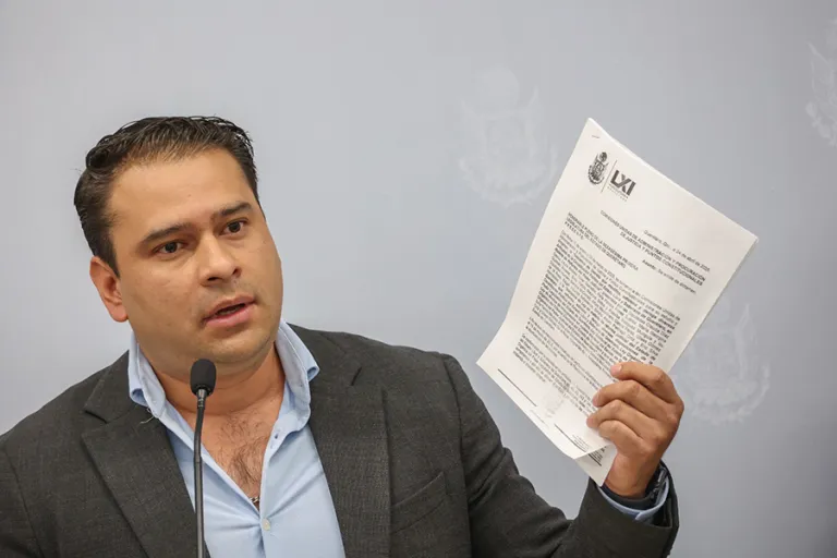 PresenciaUni's tweet photo. 📰Presentan cambios en nueva iniciativa de ley de #IdentidadDeGenero para #Querétaro
Entre las principales adiciones se establece de forma expresa que las personas menores de edad no podrán cambiar los datos de su identidad de género
➡ https://t.co/g62IUZjQ8N https://t.co/n5VjGapM9E