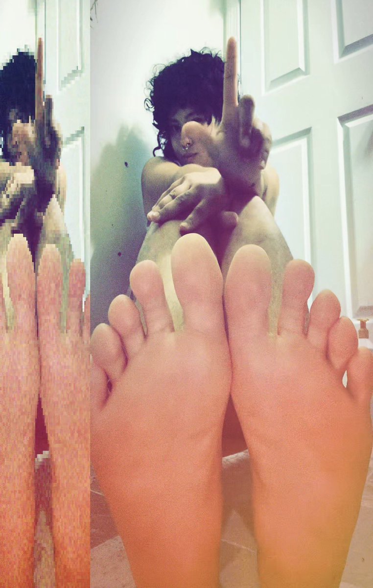 Crystal777star's tweet photo. Lotion or no lotion? 

#nsfwtwtًً  #feetfetısh #feetworshi̇p #feetbuyer footfetish findom beta loser simp paypig https://t.co/hyhtXBQ8gP