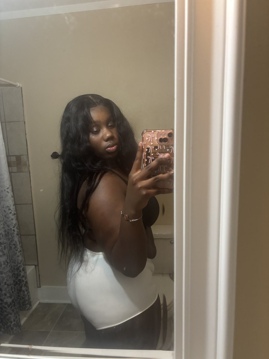 bigwailaa's tweet photo. I’m backkkkkk 😘 https://t.co/r2LZB1BzB4