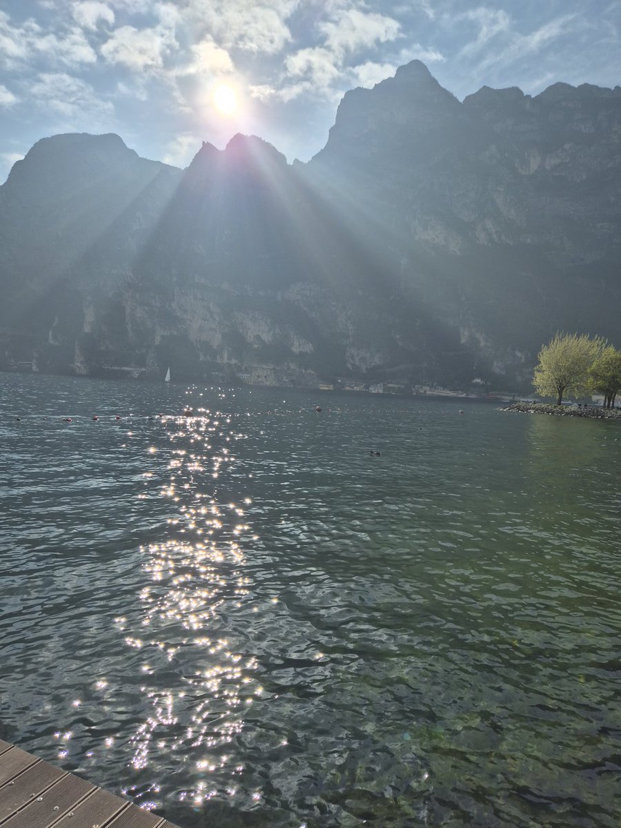 TacitoClaudia's tweet photo. Tutti hanno un momento in cui il divino si sofferma. https://t.co/1EPh1fMBjw