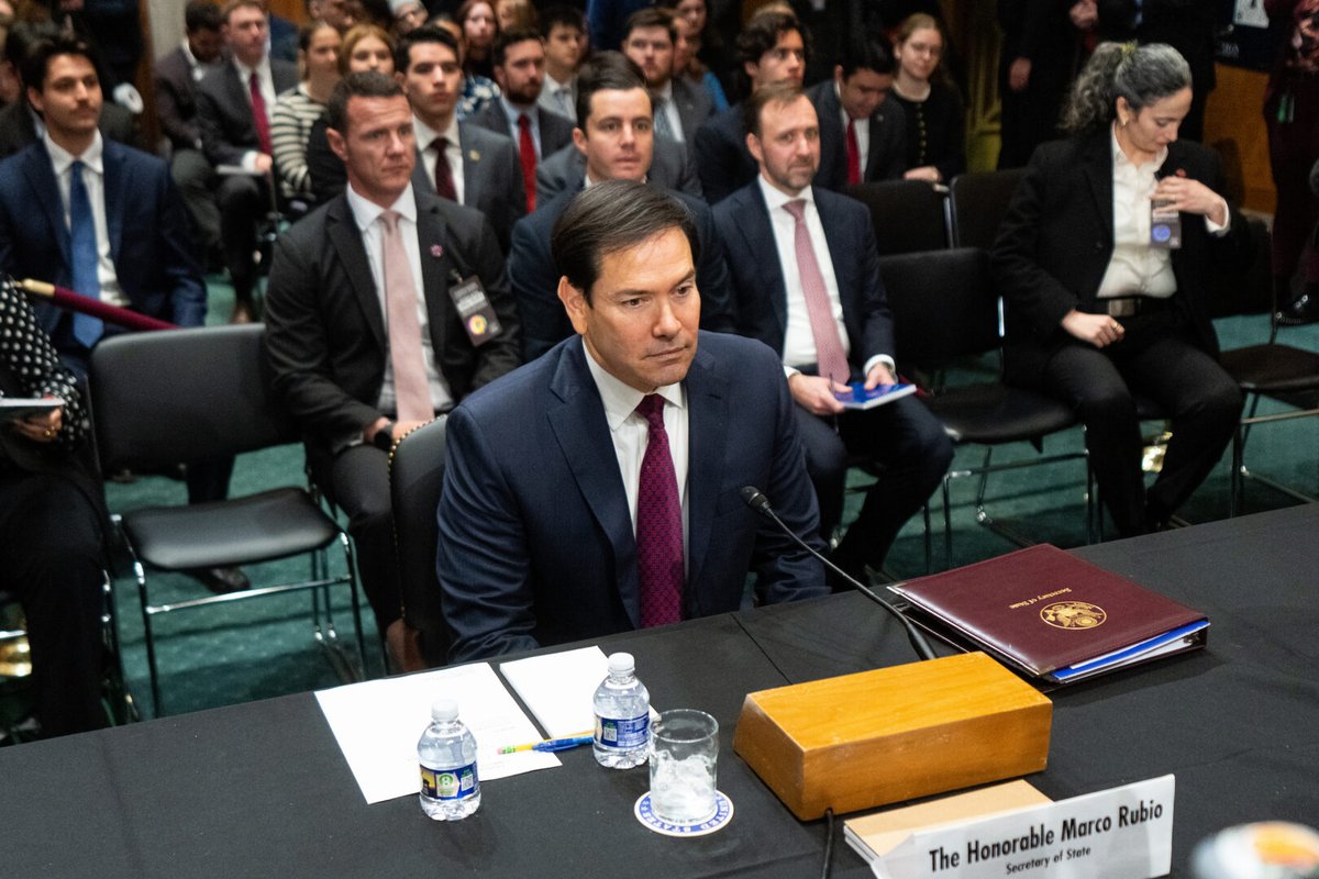 tickfeitoza's tweet photo. E se eu te disser que Marco Rubio planeja levar do Brasil os líderes Marcola, Marcinho VP, Fernandinho B.M e outros para serem julgados em solo norte-americano? Vocês acreditariam ? Pois é... Vai ser difícil impedir.  

#Brasil #EUA #opinião #noticias #oanjonews https://t.co/4XKl0ppSZ5