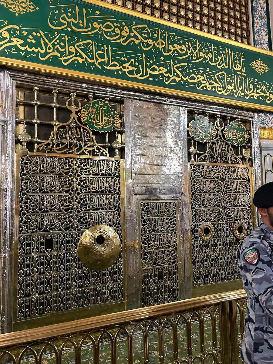 HS0fficial's tweet photo. أمام الحجرة النبوية 
هنا الصلاة والسلام على رسول الله ﷺ وصاحبيه https://t.co/bCGolVaefJ