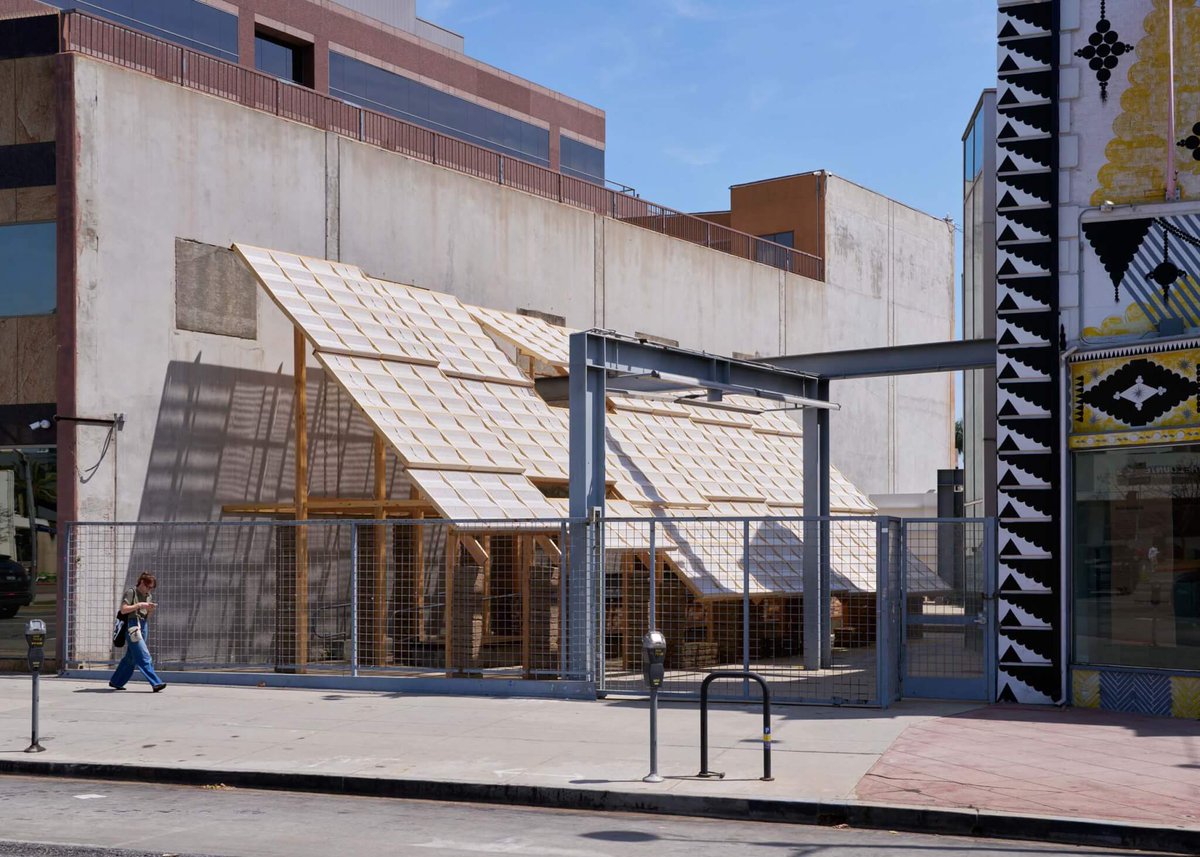 archpaper's tweet photo. Material &amp; Applications and Liz Gálvez explore heat resiliency with an installation at the Craft Contemporary courtyard. Earthen Comforts: Airing Earth stages a hypostyle hall in pursuit of a sustainable space that can beat heat.

https://t.co/VbmgbAWYtO https://t.co/XEaBi3Wm6L