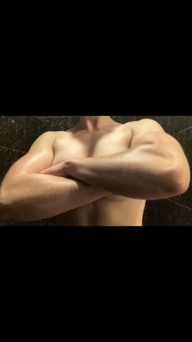 HiMissQuick's tweet photo. Post workout shower with EXQUISITE lighting 🔥 https://t.co/Z7fkkaHqqX