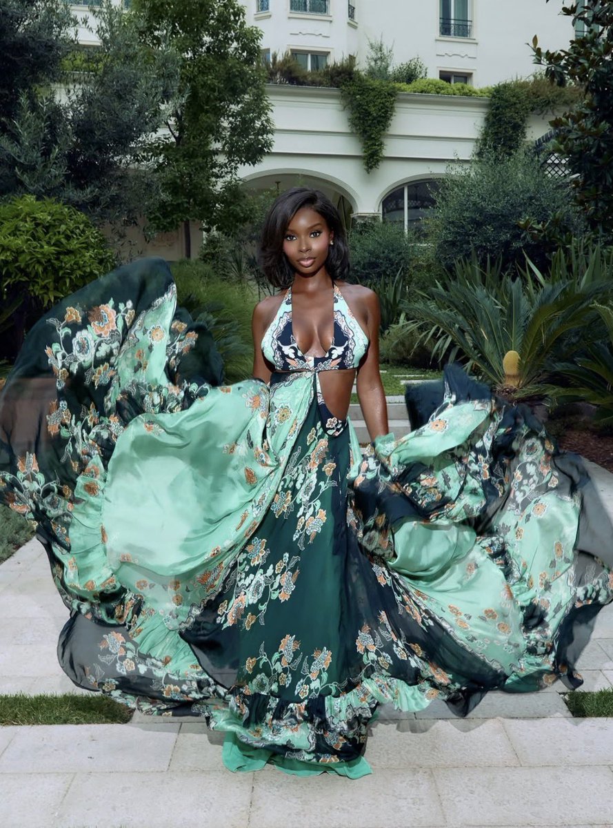 ComplexStyle's tweet photo. Olandria in Roberto Cavalli 😍✨ https://t.co/MrrwDzNCMo