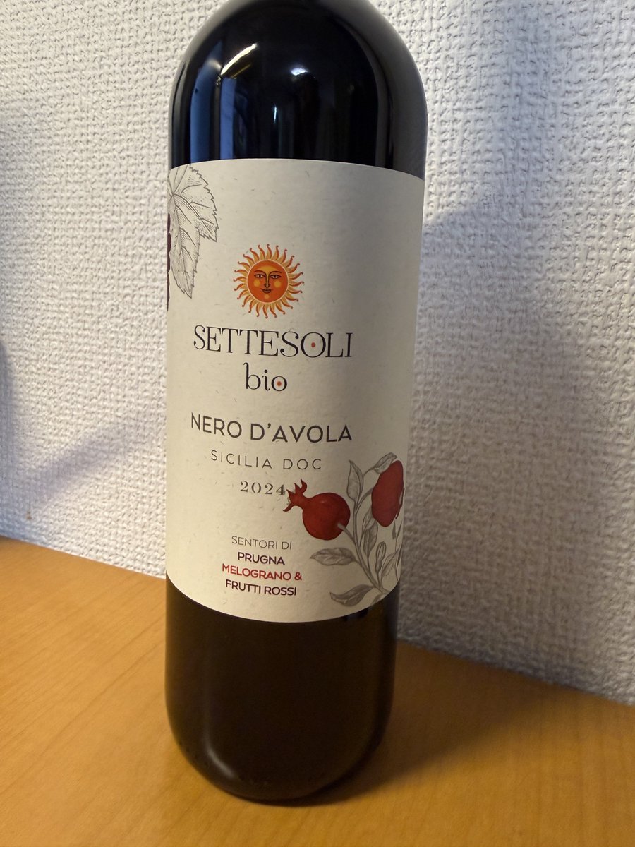 bindeburg's tweet photo. 明日は休みだからこの時間からでもシチリアワインを飲んでも大丈夫なのじゃ https://t.co/r3XFIcnh8G