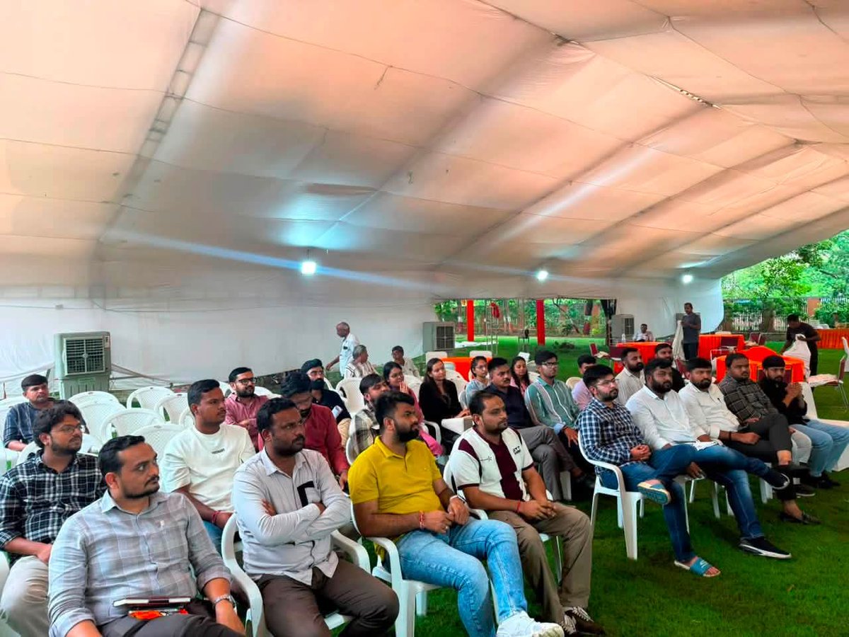 pratikmistry877's tweet photo. આવતી કાલે ગુજરાત યુનિવર્સિટી ખાતે યોજાનાર છાત્ર સંમેલનના આયોજન અર્થે વ્યવસ્થા ટીમની બેઠક યોજાઇ. https://t.co/Zsk8o1FvE0