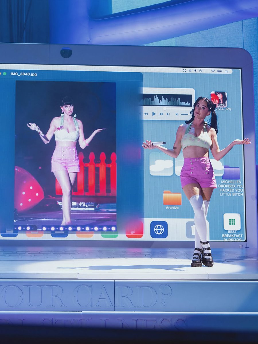 UMUSICA's tweet photo. Jamás nos decepciona, ¿Qué tan fan eres de #KatyPerry? 💗
@katyperry https://t.co/GW0Hbx6OpV