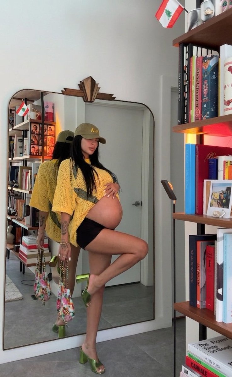 Moremibaby's tweet photo. Is Mia Khalifa pregnant? 😲 😲 😲 

Brymo, 7th of July, Messi, Argentina https://t.co/VG2SBnFox9