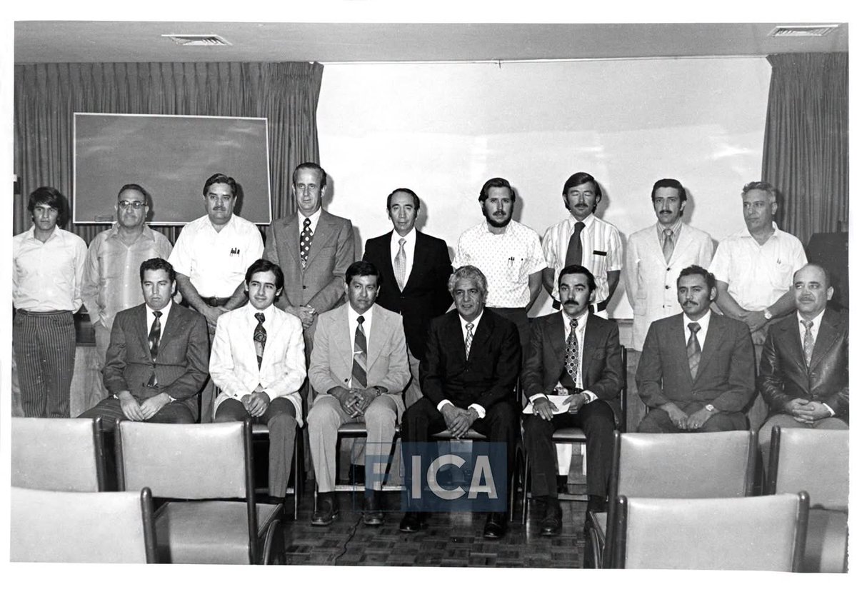 ICAMexico's tweet photo. ¿Conoces la historia de ICA? La Colección ICA reúne material documental y fotográfico sobre asambleas, reuniones, inauguraciones, visitas de obra, reconocimientos y documentos sobre la vida y obra los fundadores, socios y ejecutivos de la empresa #ColecciónICA https://t.co/sRyAHeWKF0