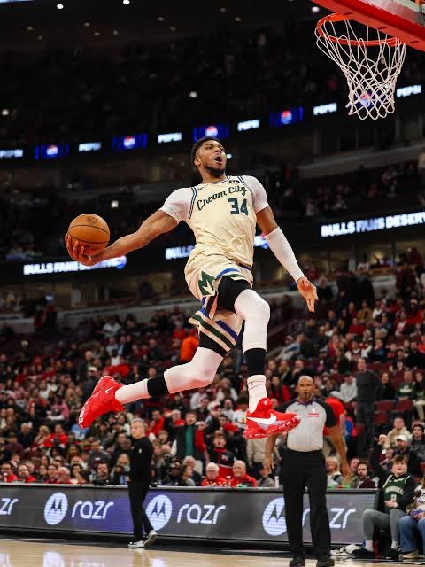 PrestonnSmith's tweet photo. Some of Giannis Antetokounmpo’s Best Career Games with the Milwaukee Bucks

The Heat have Acquired a Unicorn 🦄 

#FearTheDeer 

A Thread 🧵 https://t.co/byXv5z2eEs