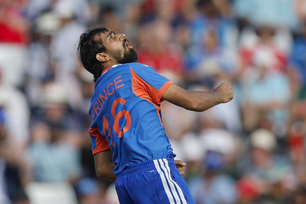 BCCI's tweet photo. Prince Yadav does it again! 🫡

Abhishek Sharma with a good catch as Harry Brook departs 🫴

Updates ▶️ https://t.co/jan4S8zsaV

#TeamIndia | #ENGvIND | @OfficialAbhi04 https://t.co/A50uDJtSbX