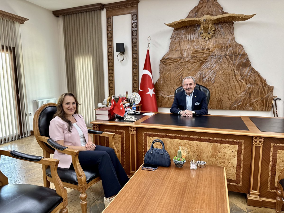 sahin_tin's tweet photo. Denizli İl Sağlık Müdürümüz Uzm. Dr. Berna Öztürk ile bir araya geldik.

Şehrimizin sağlık yatırımları ve yürütülen çalışmalar hakkında bilgiler aldık. İnsanımıza dokunan her hizmetimiz, devletimizin şefkatini milletimizin gönlüne nakşediyor.

Nezaketleri için teşekkür ediyoruz. https://t.co/KVpcQvMQJB