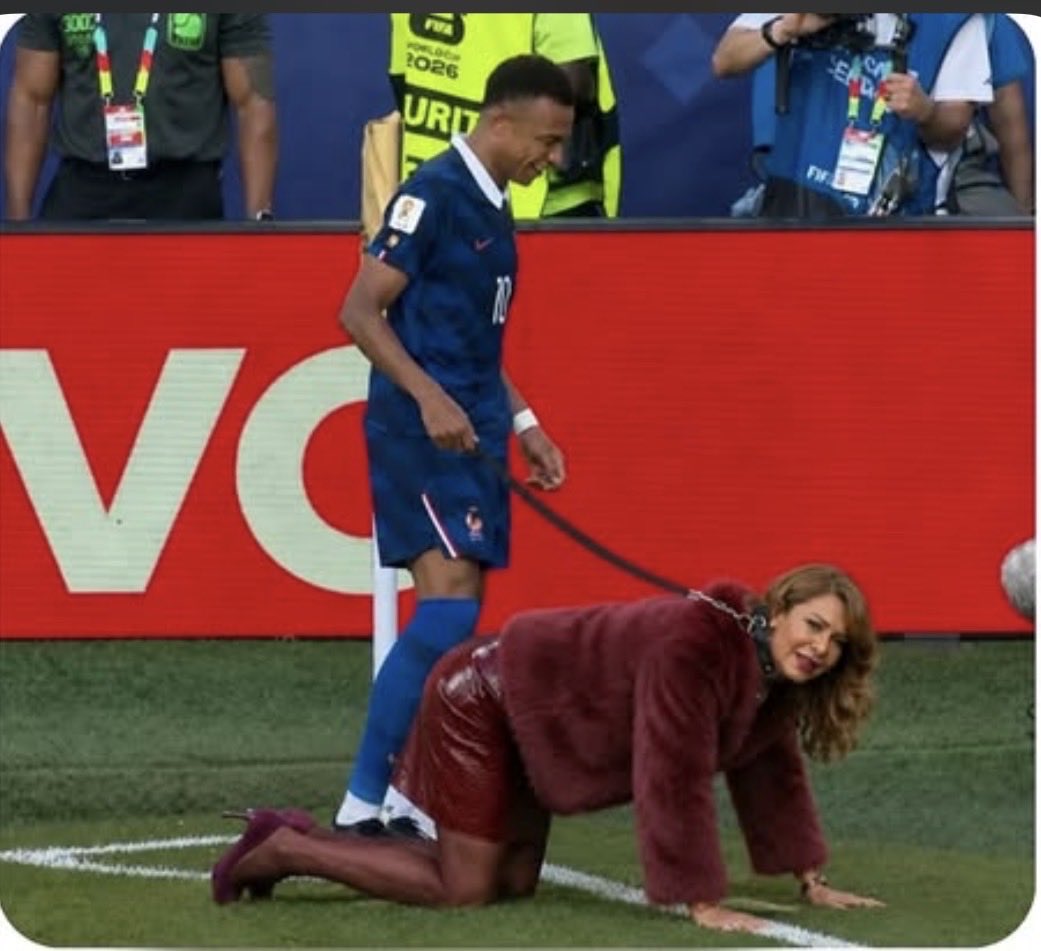 Boom1n24's tweet photo. @bikyelizabeth @lacostasoy @aleaguileraeliz @KMbappe 😂😂 https://t.co/X2dOmPFEas