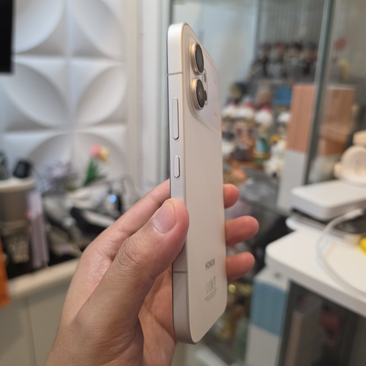 kunlungit's tweet photo. HONOR 600
ช่วงนี้ราคาดี
Ram/Rom 12+256GB
ได้กล้อง 200MP
ชิป Snapdragon 7 Gen 4
แบต 7000mAh
ชาร์จไว 80W แล้วก็รองรับ 5G
ทนน้ำทนฝุ่นด้วยนะ
พิกัด. https://t.co/9cywuMJRuY…

#คุณลุงไอที #KunLungIT #HONOR600 #มือถือ5G https://t.co/ezBtPNVEMO