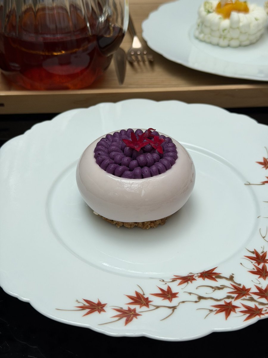sweetssweets25's tweet photo. 六本木 ニナザリッツカールトン東京 

テラス席限定のプチケーキセットと、通常サイズのケーキ2個追加。
お花の見た目のものが多くて可愛い🌼
想像以上に甘さ控えめで、お米を使っているものがあったりどれも美味しかった！
特に紅芋のモンブランがお気に入り✨ https://t.co/aWeagWS9Cn