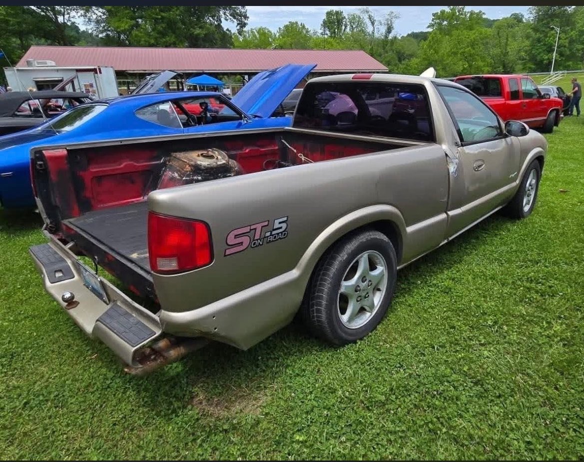 S10LIFEOfficial's tweet photo. When grandma and grandpa had to comprise on getting a car or a truck 🤣

Tag someone who’d drive this 👀
#S10LIFE https://t.co/dMioAiwxzf