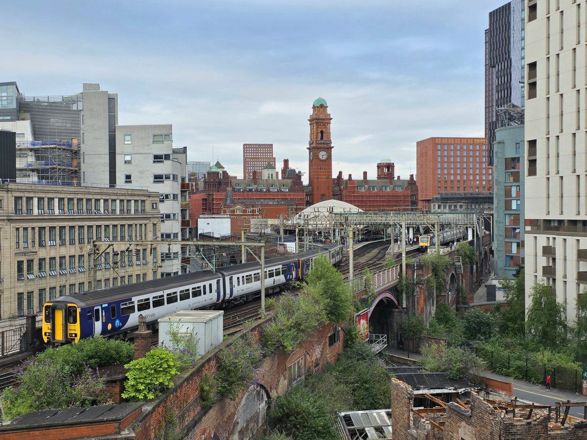 dmtaylor90's tweet photo. Evening, Manchester 🫡 https://t.co/AftVjQTHOj