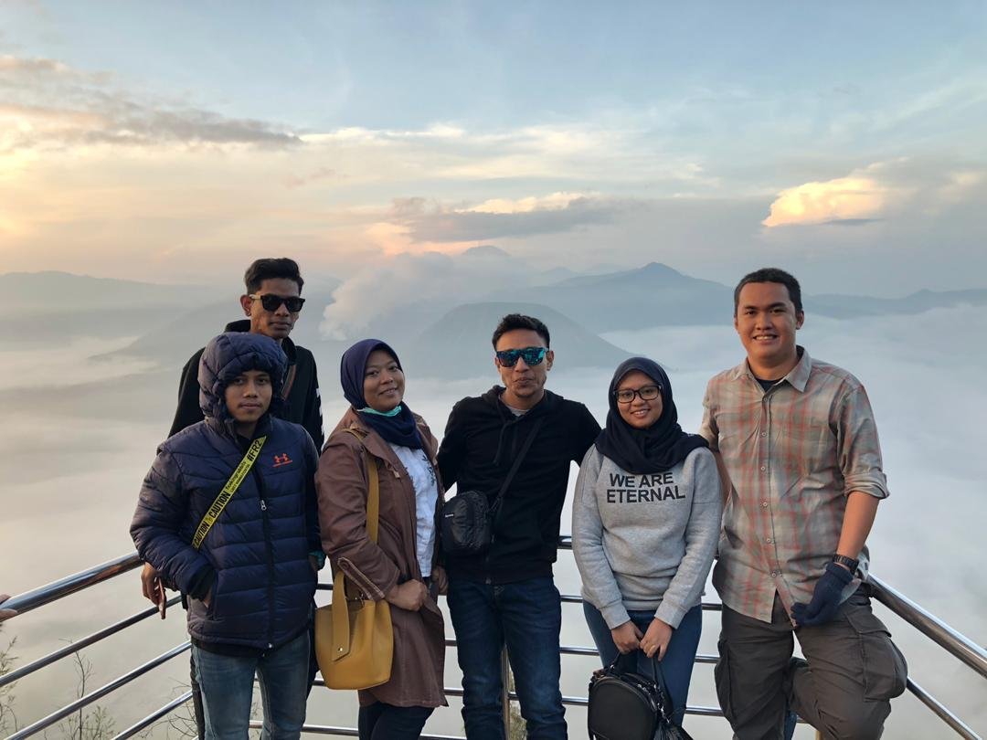 Iqbalsiahaans's tweet photo. Tetap happy kok walau sunrise nya malu malu 😸
📍Taman Nasional Bromo Tengger Semeru
#bromo #pakejsurabaya #malang https://t.co/qtMfOB0Aeq