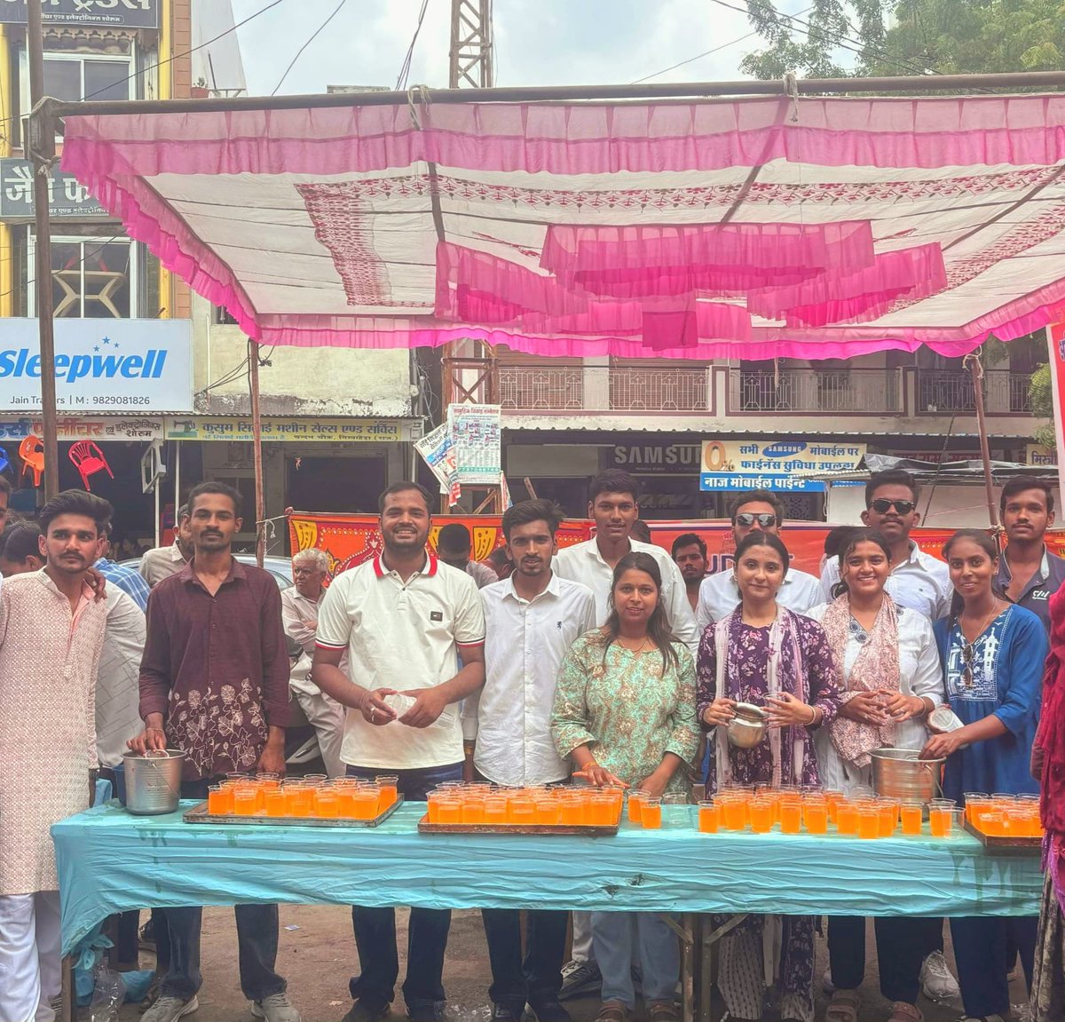 students4seva's tweet photo. *सेवा ही संकल्प, विद्यार्थी ही शक्ति*
सेवार्थ विद्यार्थी (SFS) चित्तौड़गढ़ जिले की निम्बाहेड़ा नगर ईकाई द्वारा *श्री कल्लाजी राठौड़ जी की भव्य शोभायात्रा* के पावन अवसर पर *"रसना वितरण कार्यक्रम"* का आयोजन किया गया।
#sfschittorprant
#Studentforseva https://t.co/TYCyvVkNAK