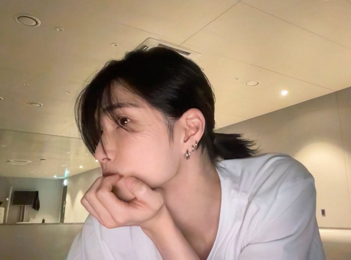 xnghanmate's tweet photo. i would sacrifice my first born to keep femhan alive forever https://t.co/1HTFQZqUOm